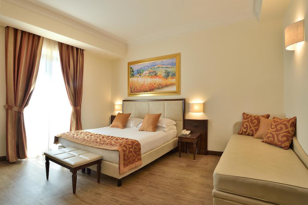 Hotel Athena Siena Bagian luar foto