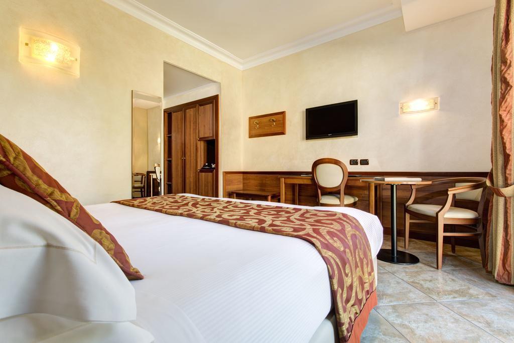 Hotel Athena Siena Bagian luar foto