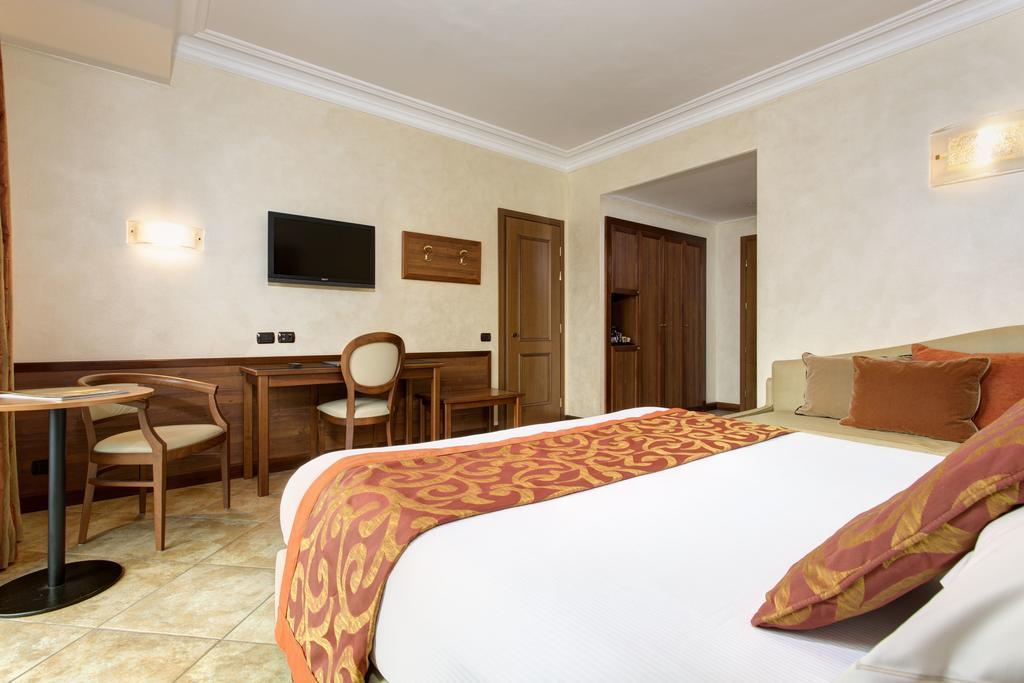 Hotel Athena Siena Bagian luar foto