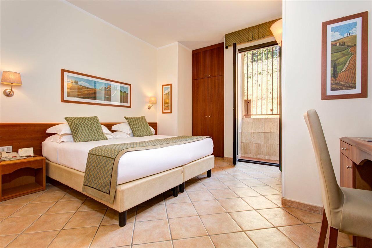 Hotel Athena Siena Bagian luar foto