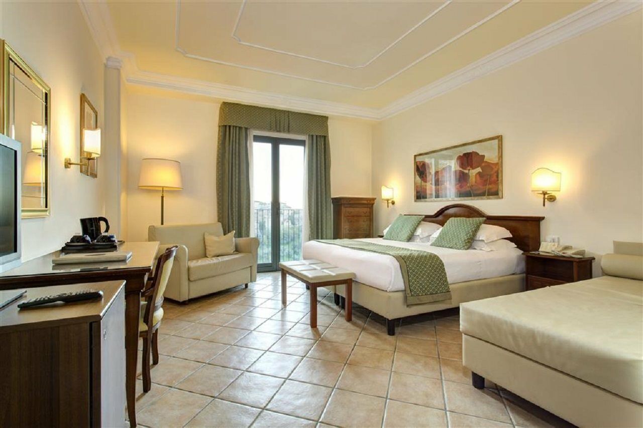 Hotel Athena Siena Bagian luar foto